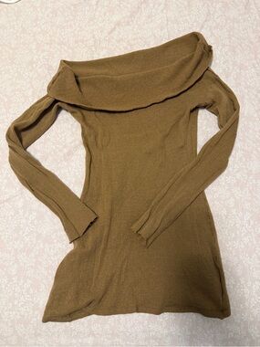 Cortana Off-the-Shoulder Brown Ribbed Knit Sweater